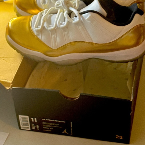 Jordan 11 Retro Low Closing Ceremony Gold and white size...
